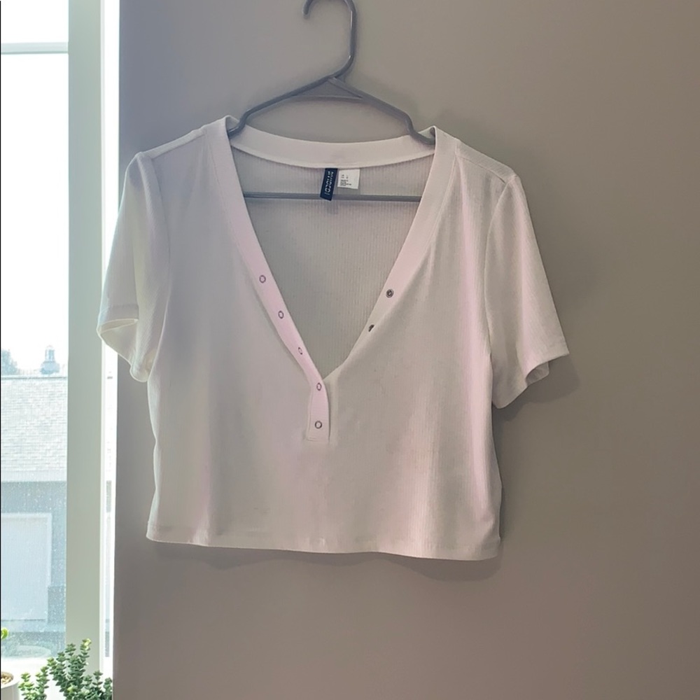 White tee